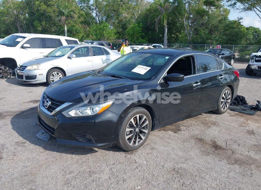 Photo 2 of 2018 Nissan Altima 2.5 SV (VIN 1N4AL3AP3JC264280)