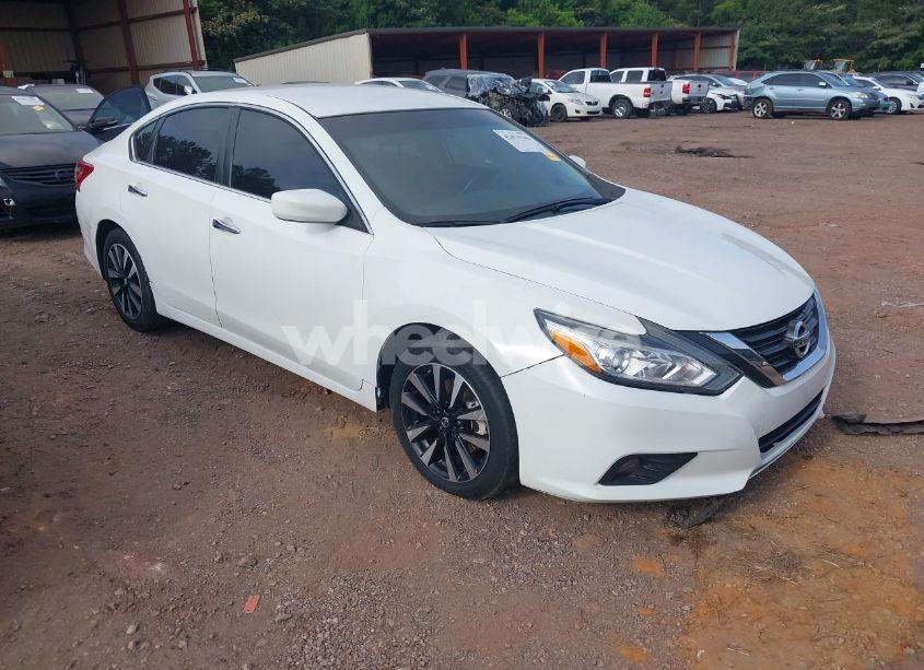 2018 Nissan Altima 2.5 SV (VIN 1N4AL3AP3JC274887) main photo