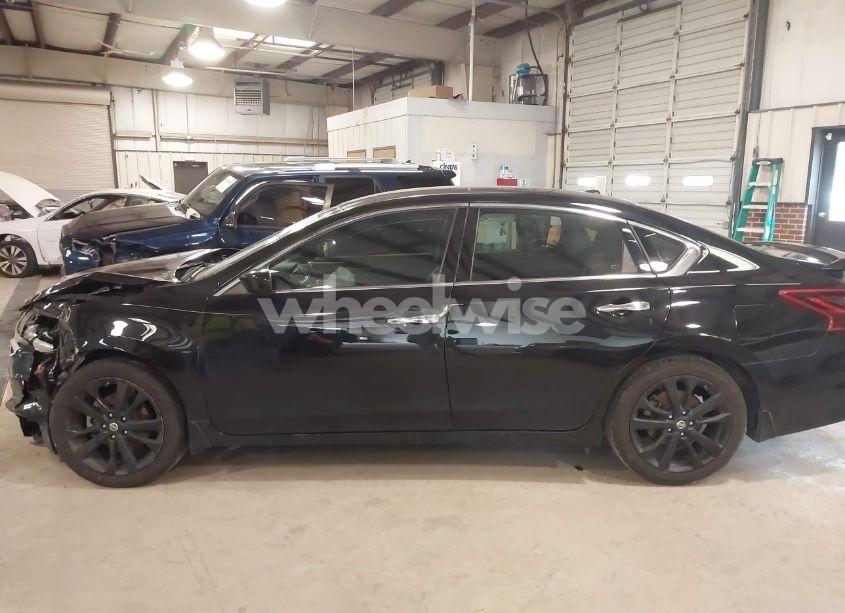Photo 14 of 2018 Nissan Altima 2.5 SR (VIN 1N4AL3AP3JC283024)