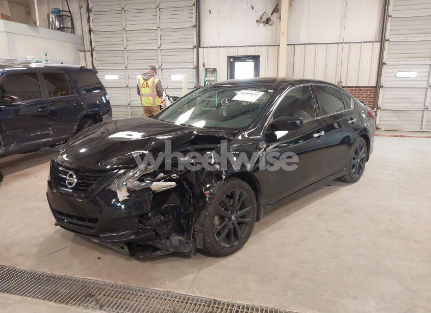 Photo 2 of 2018 Nissan Altima 2.5 SR (VIN 1N4AL3AP3JC283024)