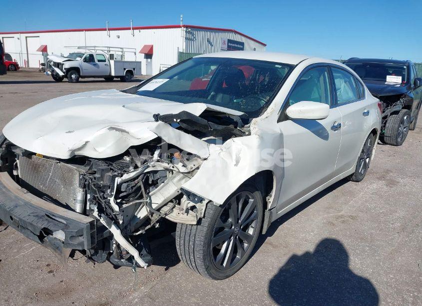 Photo 2 of 2018 Nissan Altima 2.5 SR (VIN 1N4AL3AP3JC284917)