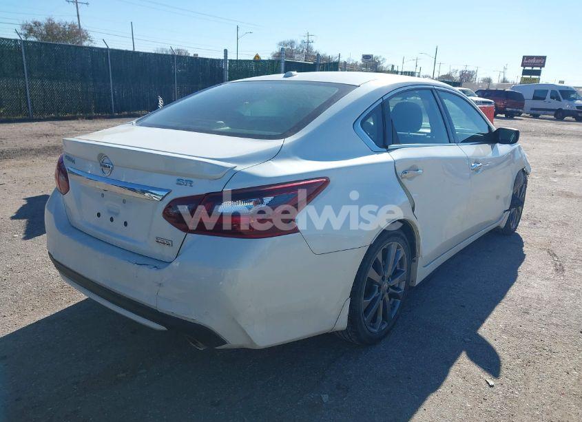 Photo 4 of 2018 Nissan Altima 2.5 SR (VIN 1N4AL3AP3JC284917)