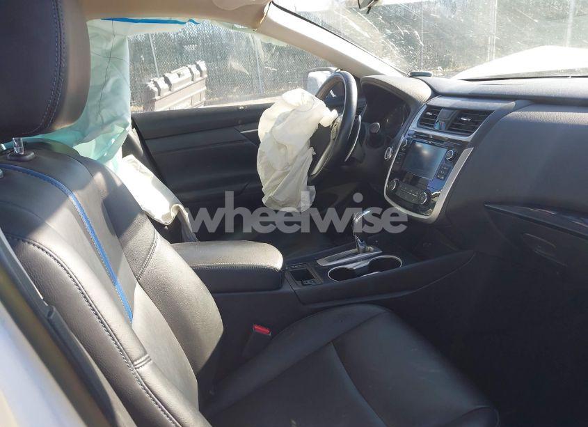 Photo 5 of 2018 Nissan Altima 2.5 SR (VIN 1N4AL3AP3JC284917)