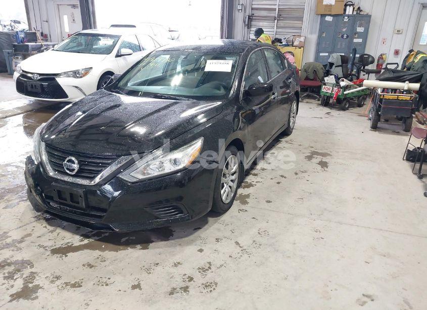 Photo 2 of 2018 Nissan Altima 2.5 S (VIN 1N4AL3AP3JC286456)