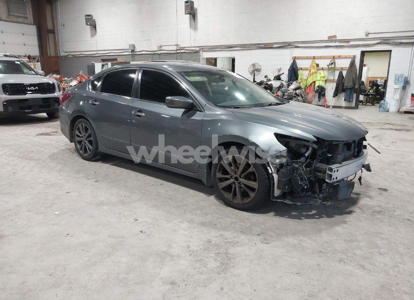 2018 Nissan Altima 2.5 SR (VIN 1N4AL3AP3JC295741) main photo