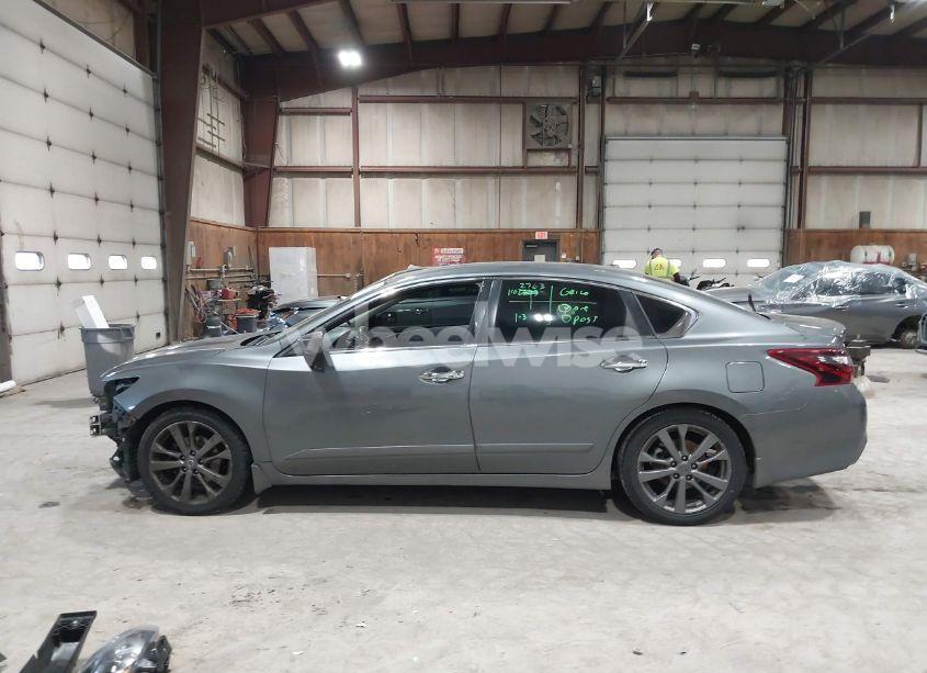 Photo 15 of 2018 Nissan Altima 2.5 SR (VIN 1N4AL3AP3JC295741)