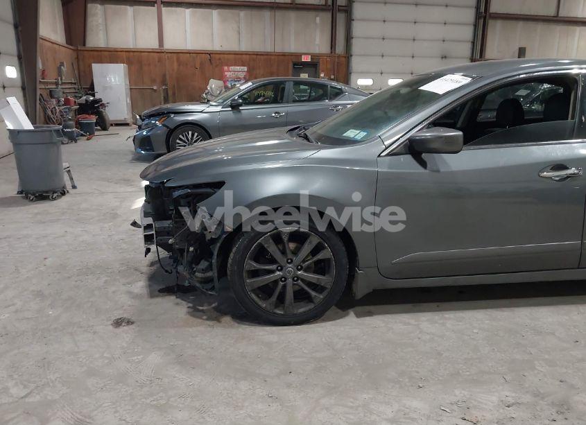 Photo 18 of 2018 Nissan Altima 2.5 SR (VIN 1N4AL3AP3JC295741)