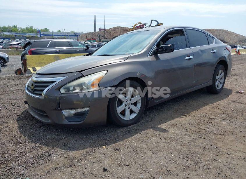 Photo 2 of 2013 Nissan Altima 2.5 S (VIN 1N4AL3AP4DC108740)