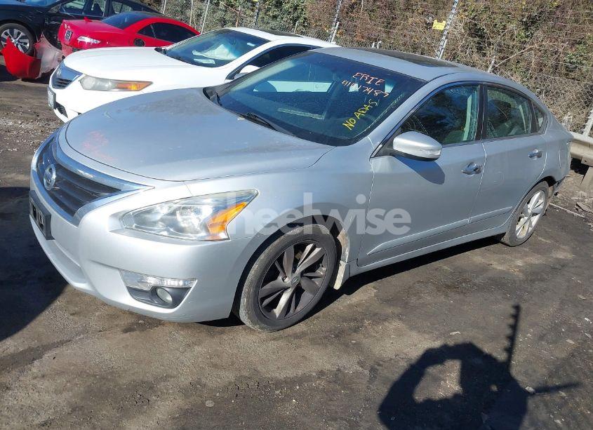 Photo 2 of 2015 Nissan Altima 2.5 SV (VIN 1N4AL3AP4FC449381)