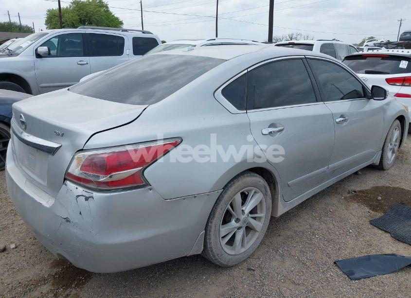 Photo 4 of 2015 Nissan Altima 2.5 SV (VIN 1N4AL3AP4FC581542)