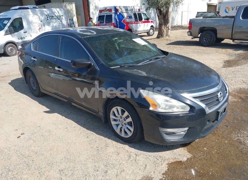 2015 Nissan Altima 2.5 S (VIN 1N4AL3AP4FN301929) main photo