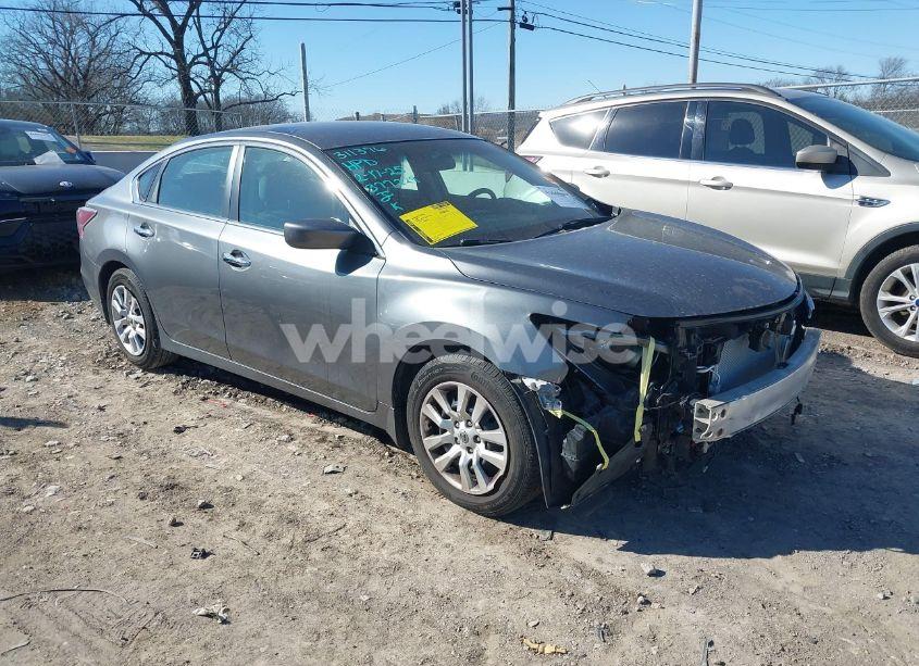 2015 Nissan Altima 2.5 S (VIN 1N4AL3AP4FN377229) main photo
