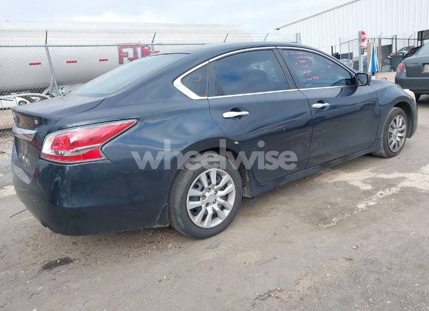 Photo 4 of 2015 Nissan Altima 2.5 S (VIN 1N4AL3AP4FN878251)
