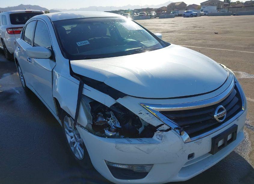 2015 Nissan Altima 2.5/S/SV/SL (VIN 1N4AL3AP4FN883630) main photo