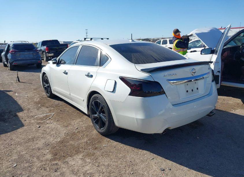 Photo 3 of 2015 Nissan Altima 2.5 SL (VIN 1N4AL3AP4FN885183)