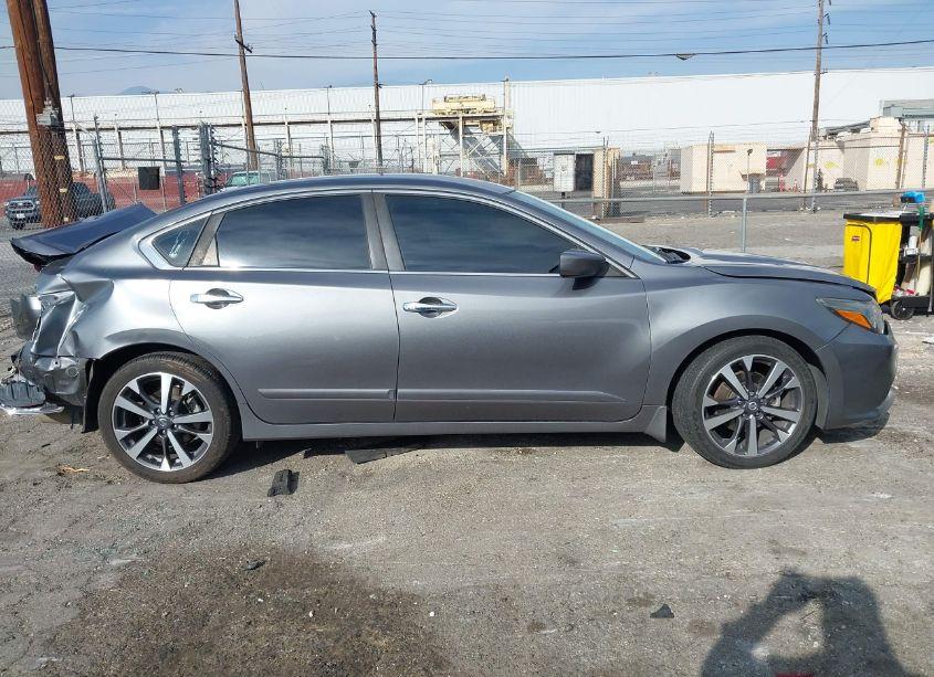 Photo 14 of 2016 Nissan Altima 2.5 SR (VIN 1N4AL3AP4GC188724)