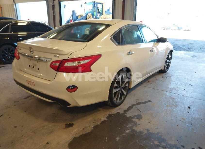 Photo 4 of 2016 Nissan Altima 2.5 SR (VIN 1N4AL3AP4GN392900)