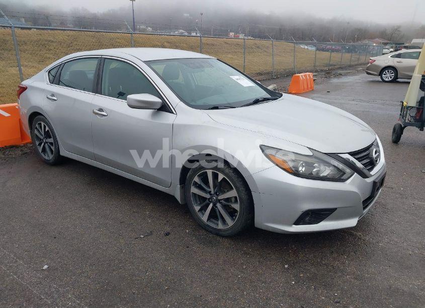 2017 Nissan Altima 2.5 SR (VIN 1N4AL3AP4HC110638) main photo