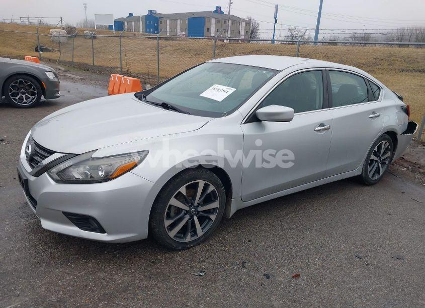 Photo 2 of 2017 Nissan Altima 2.5 SR (VIN 1N4AL3AP4HC110638)