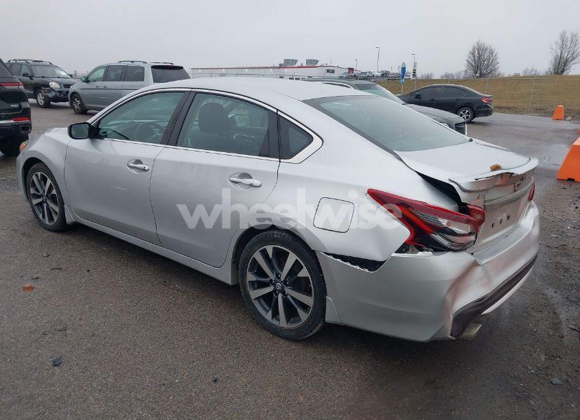 Photo 3 of 2017 Nissan Altima 2.5 SR (VIN 1N4AL3AP4HC110638)