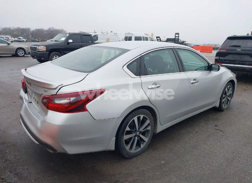 Photo 4 of 2017 Nissan Altima 2.5 SR (VIN 1N4AL3AP4HC110638)