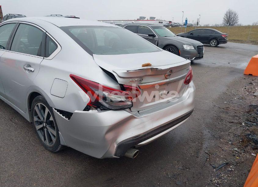 Photo 6 of 2017 Nissan Altima 2.5 SR (VIN 1N4AL3AP4HC110638)