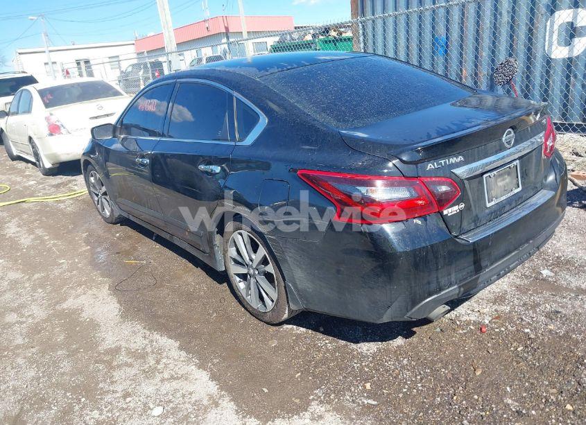 Photo 3 of 2017 Nissan Altima 2.5 SR (VIN 1N4AL3AP4HC122773)