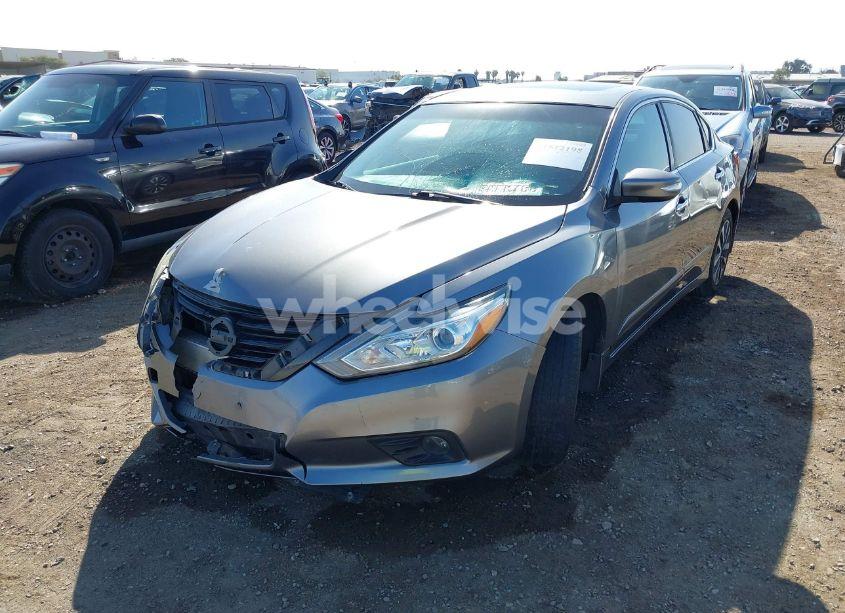 Photo 2 of 2017 Nissan Altima 2.5 SV (VIN 1N4AL3AP4HC131344)