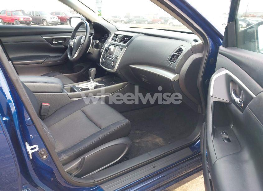 Photo 5 of 2017 Nissan Altima 2.5 SR (VIN 1N4AL3AP4HC131957)