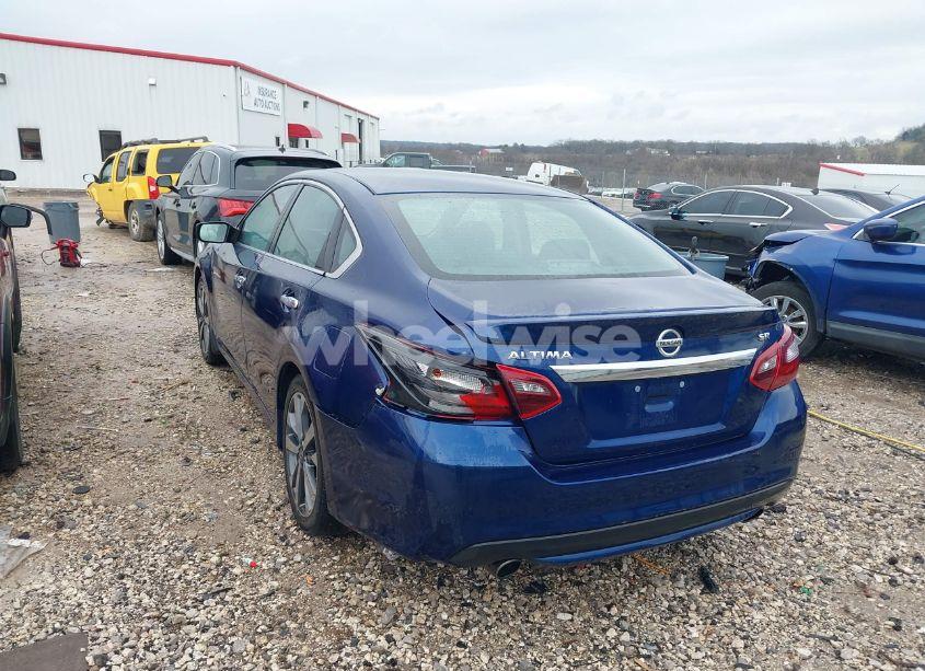 Photo 3 of 2017 Nissan Altima 2.5 SR (VIN 1N4AL3AP4HC132784)