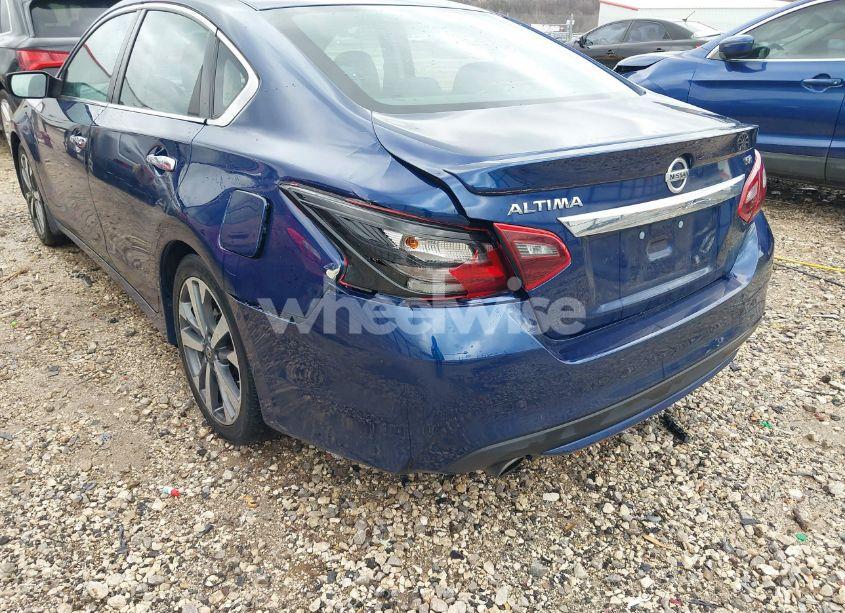 Photo 6 of 2017 Nissan Altima 2.5 SR (VIN 1N4AL3AP4HC132784)