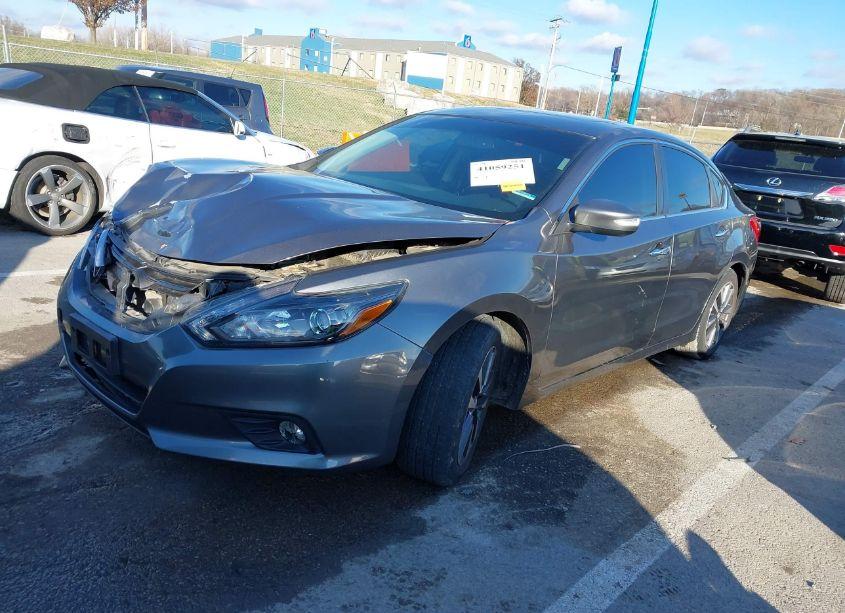 Photo 2 of 2017 Nissan Altima 2.5 SL (VIN 1N4AL3AP4HC152162)