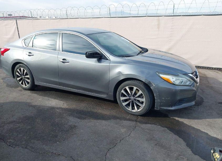 2017 Nissan Altima 2.5 SV (VIN 1N4AL3AP4HC170581) main photo