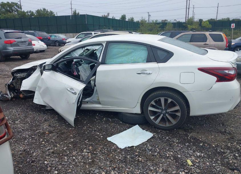 Photo 13 of 2017 Nissan Altima 2.5 SR (VIN 1N4AL3AP4HC191303)