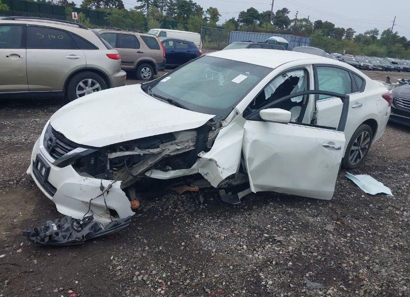 Photo 2 of 2017 Nissan Altima 2.5 SR (VIN 1N4AL3AP4HC191303)
