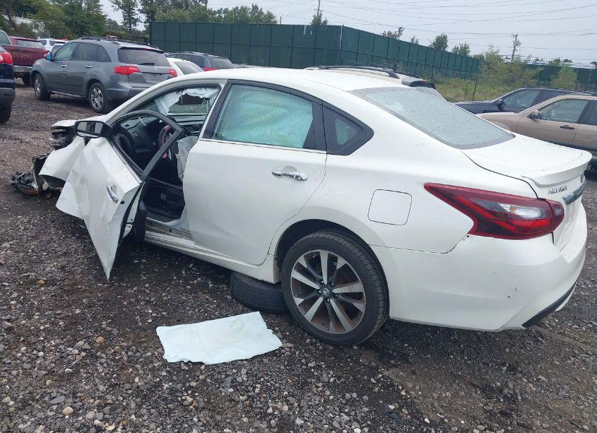 Photo 3 of 2017 Nissan Altima 2.5 SR (VIN 1N4AL3AP4HC191303)