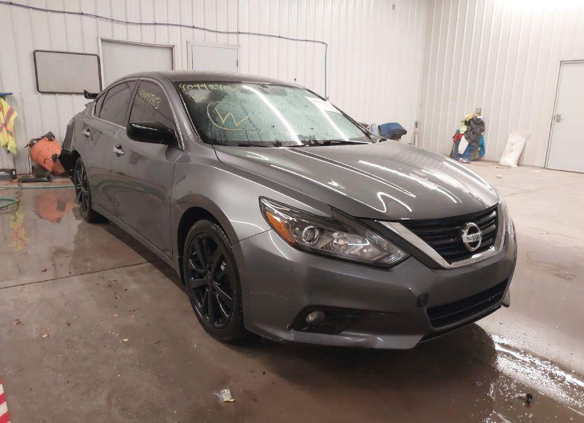 2017 Nissan Altima 2.5 SR (VIN 1N4AL3AP4HC210660) main photo
