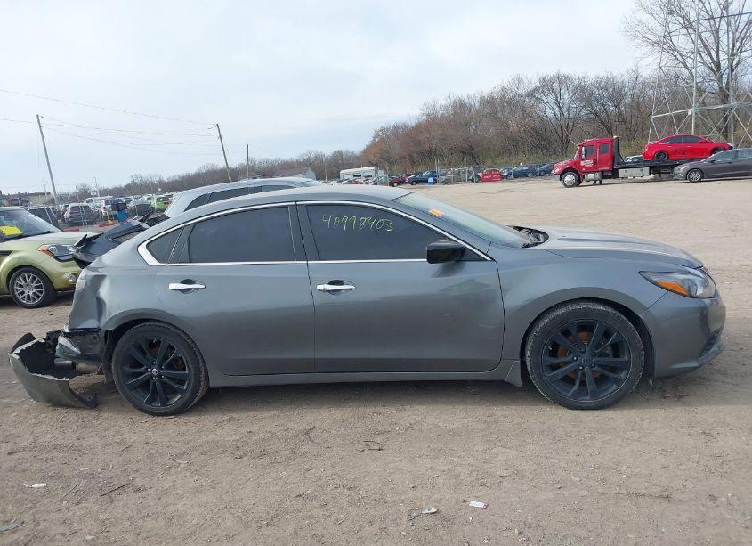 Photo 13 of 2017 Nissan Altima 2.5 SR (VIN 1N4AL3AP4HC210660)