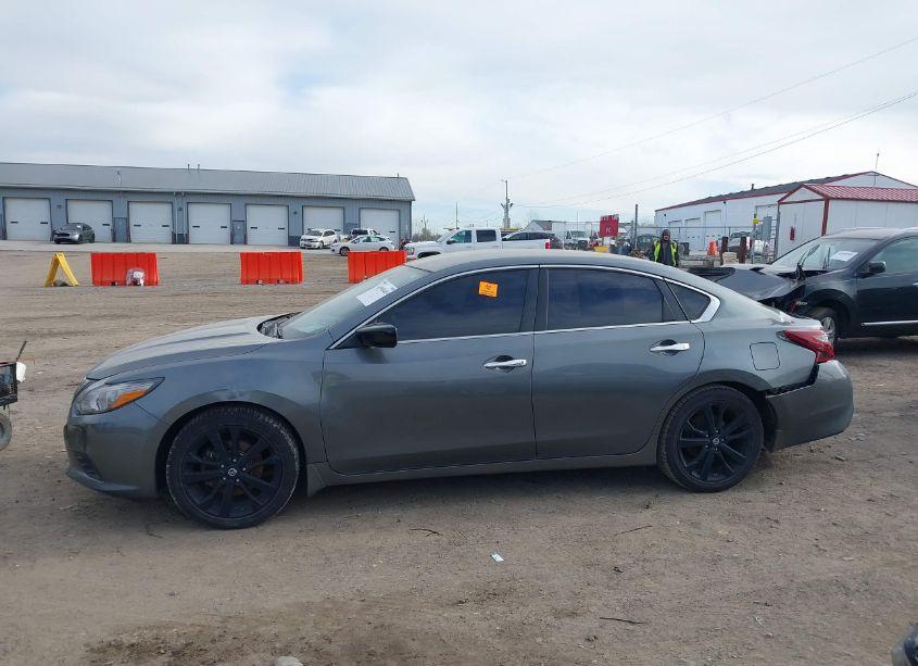 Photo 14 of 2017 Nissan Altima 2.5 SR (VIN 1N4AL3AP4HC210660)