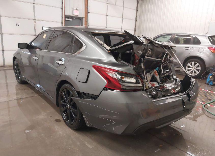 Photo 3 of 2017 Nissan Altima 2.5 SR (VIN 1N4AL3AP4HC210660)