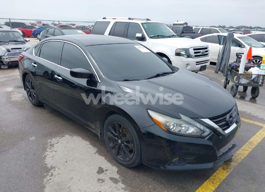 2017 Nissan Altima 2.5 SR (VIN 1N4AL3AP4HC215163) main photo