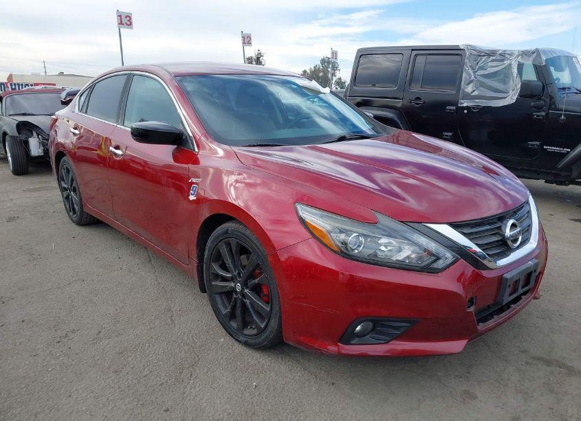 2017 Nissan Altima 2.5 SR (VIN 1N4AL3AP4HC228804) main photo