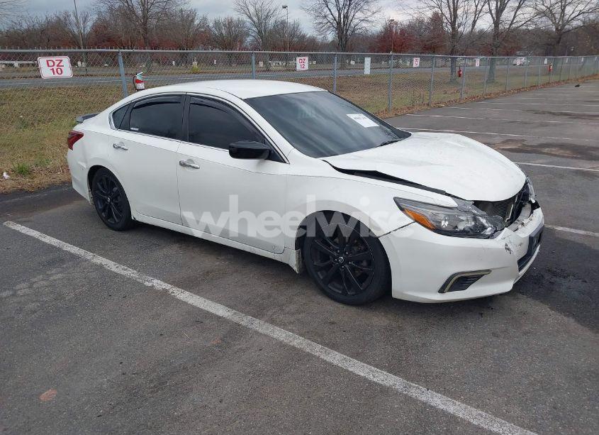2017 Nissan Altima 2.5 SR (VIN 1N4AL3AP4HC250110) main photo