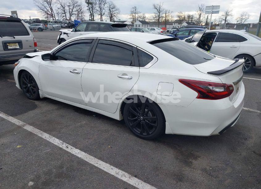 Photo 3 of 2017 Nissan Altima 2.5 SR (VIN 1N4AL3AP4HC250110)