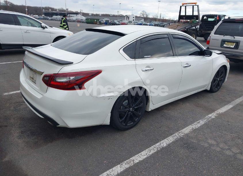 Photo 4 of 2017 Nissan Altima 2.5 SR (VIN 1N4AL3AP4HC250110)