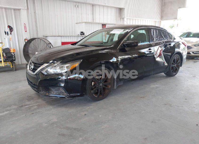 Photo 2 of 2017 Nissan Altima 2.5 SR (VIN 1N4AL3AP4HC251614)