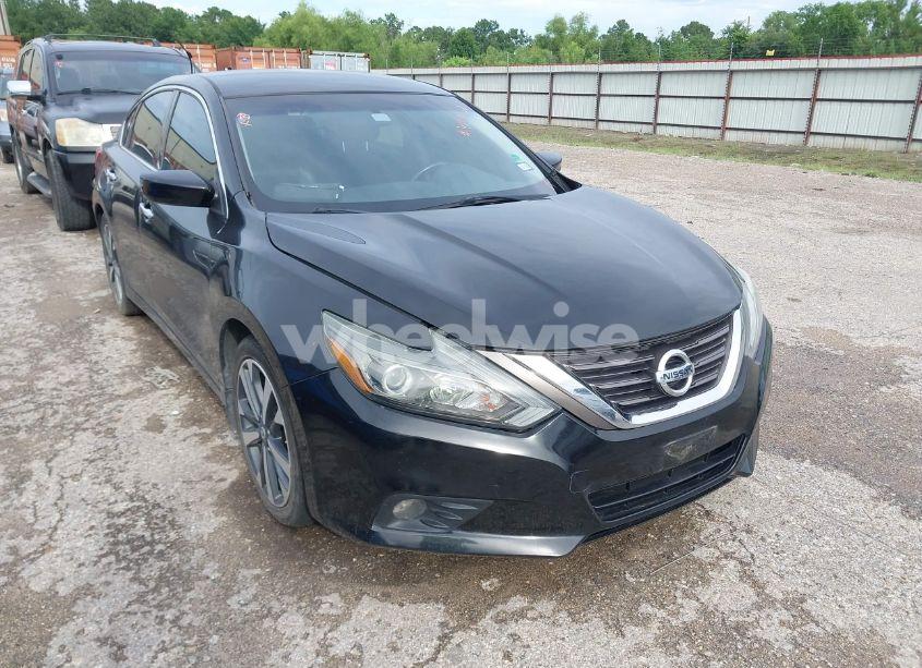 2017 Nissan Altima 2.5 SR (VIN 1N4AL3AP4HC254822) main photo