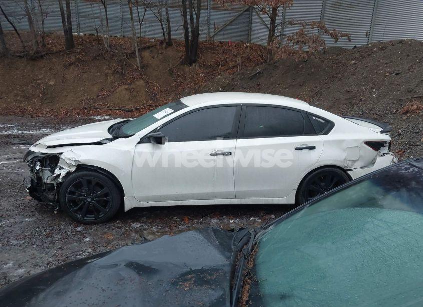 Photo 14 of 2017 Nissan Altima 2.5 SR (VIN 1N4AL3AP4HC259888)