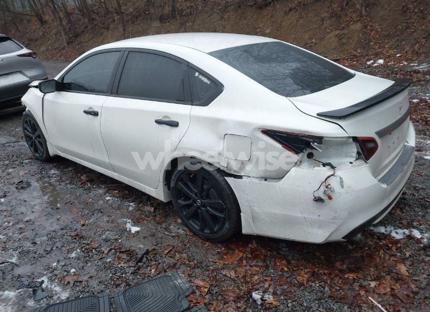 Photo 3 of 2017 Nissan Altima 2.5 SR (VIN 1N4AL3AP4HC259888)