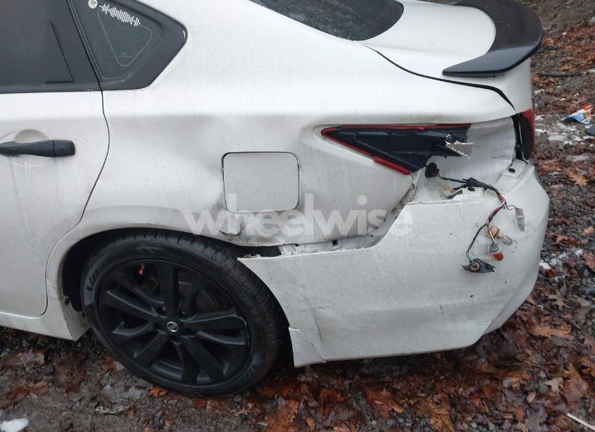 Photo 6 of 2017 Nissan Altima 2.5 SR (VIN 1N4AL3AP4HC259888)